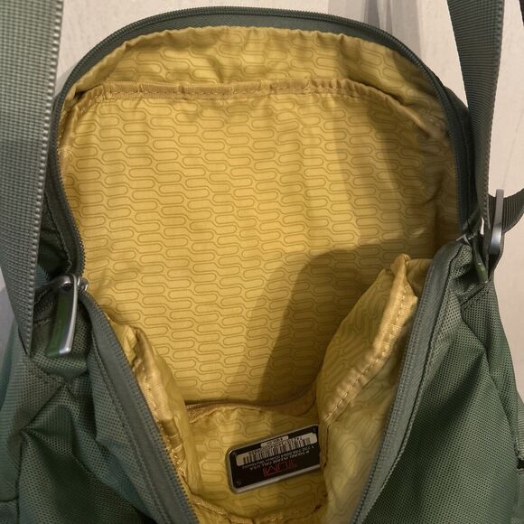 TUMI T-Tech Crossbody Messenger Bag Satchel Carry Green 5120 Preowned Has Wear - Picture 10 of 12